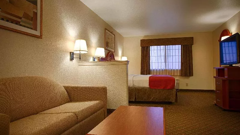 キングサイズベッドのスイートルーム, Best Western Inn & Suites   Henrietta