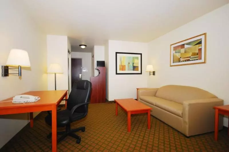 キングサイズベッドのスイートルーム, Best Western Inn & Suites   Henrietta