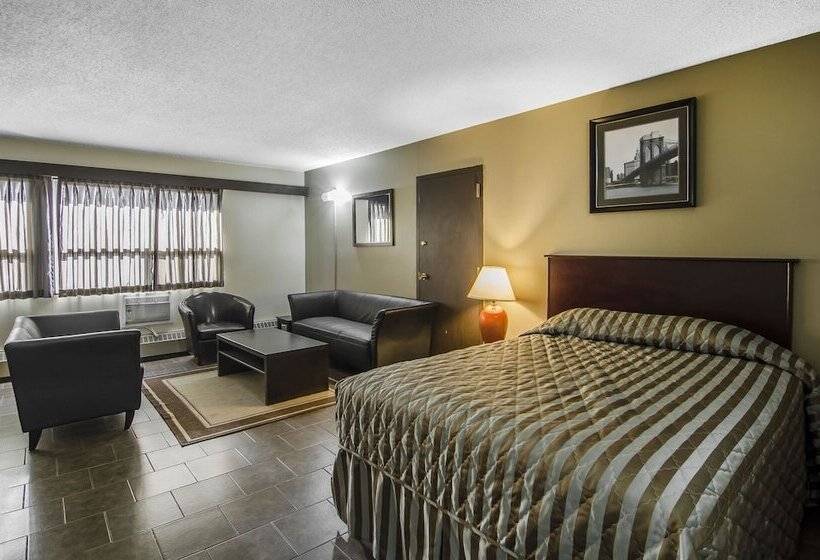 Люкс, Econo Lodge  Lloydminster