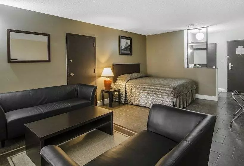 Sviitti, Econo Lodge Lloydminster
