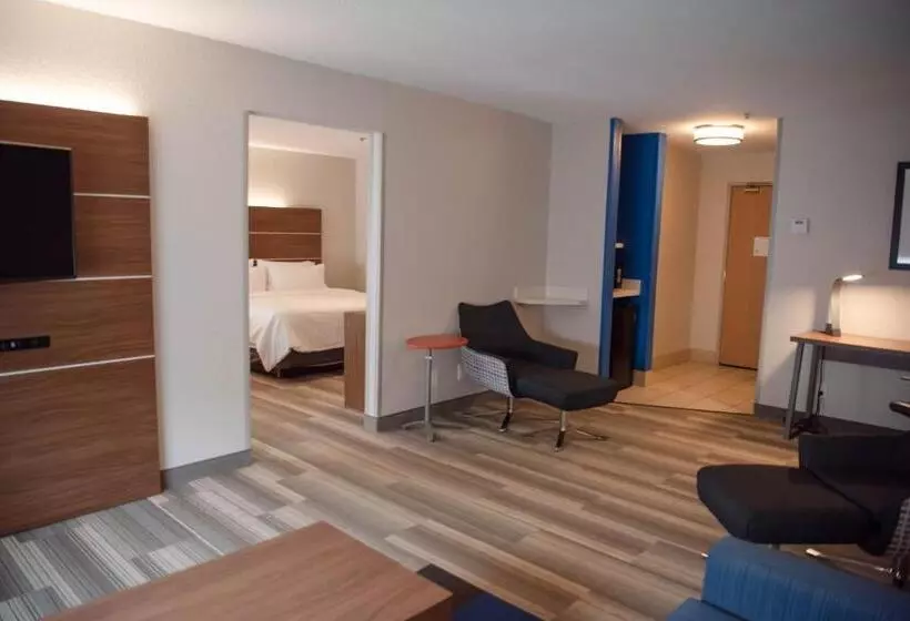 キングサイズベッドのスタンダードルーム, Holiday Inn Express Winfield   Teays Valley, An Ihg