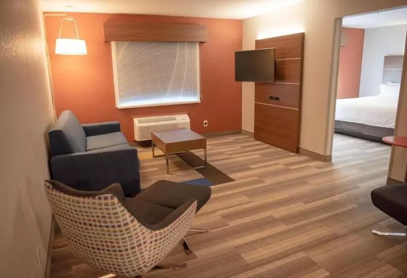 キングサイズベッドのスタンダードルーム, Holiday Inn Express Winfield   Teays Valley, An Ihg