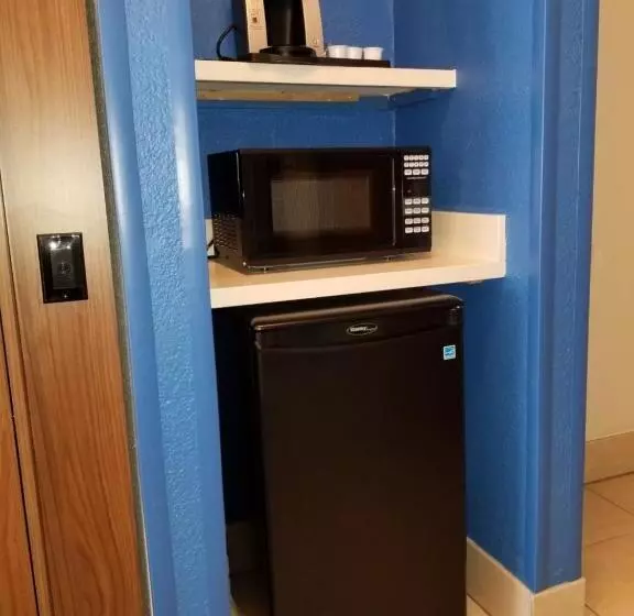 キングサイズベッドのスタンダードルーム, Holiday Inn Express Winfield   Teays Valley, An Ihg