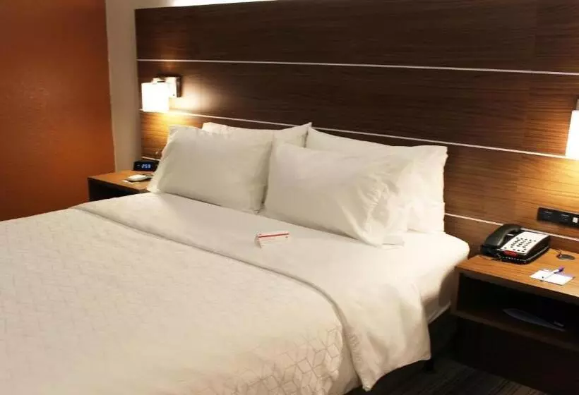 身障者適用スタンダードルーム, Holiday Inn Express Winfield   Teays Valley, An Ihg