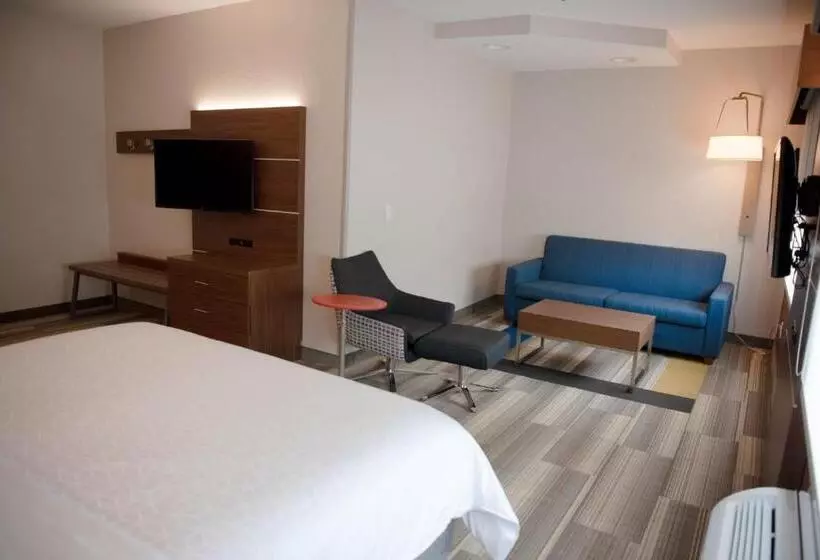 キングサイズベッドのスイートルーム, Holiday Inn Express Winfield   Teays Valley, An Ihg