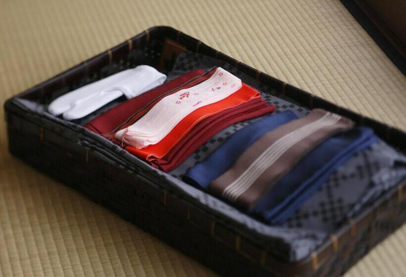 غرفة سوبيريور, Kinjohro