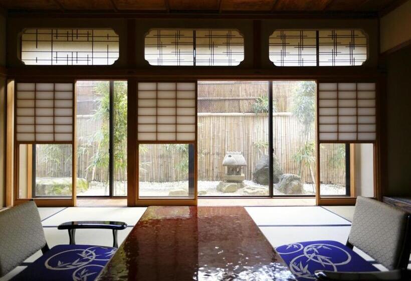 غرفة بريميوم, Kinjohro