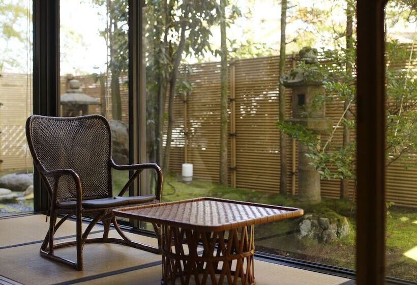 غرفة سوبيريور, Kinjohro