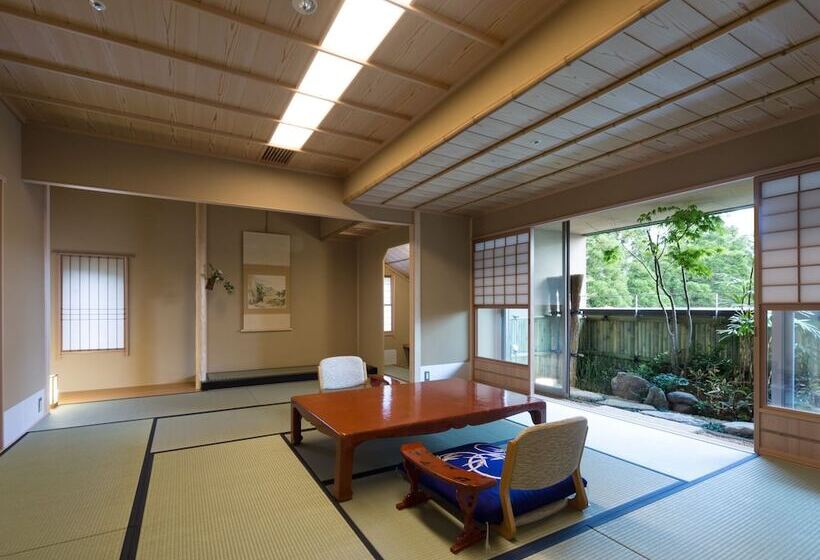 غرفة ديلوكس, Kinjohro