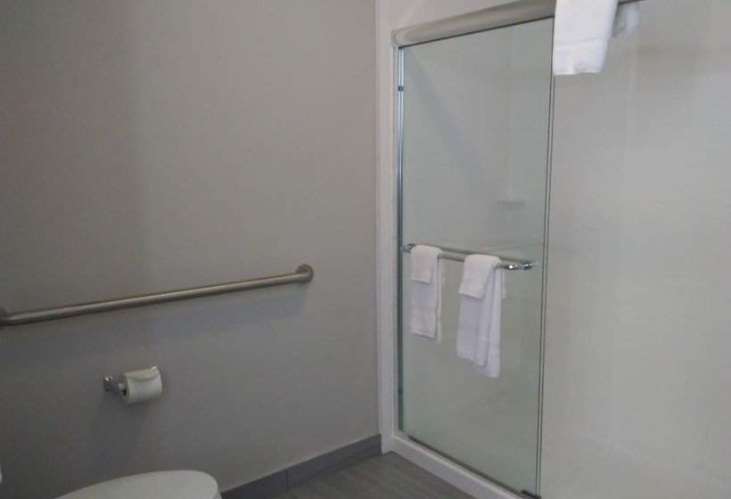 غرفة تنفيذية, La Quinta By Wyndham Jamestown