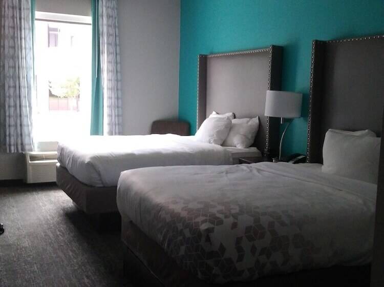 غرفة تنفيذية, La Quinta By Wyndham Jamestown