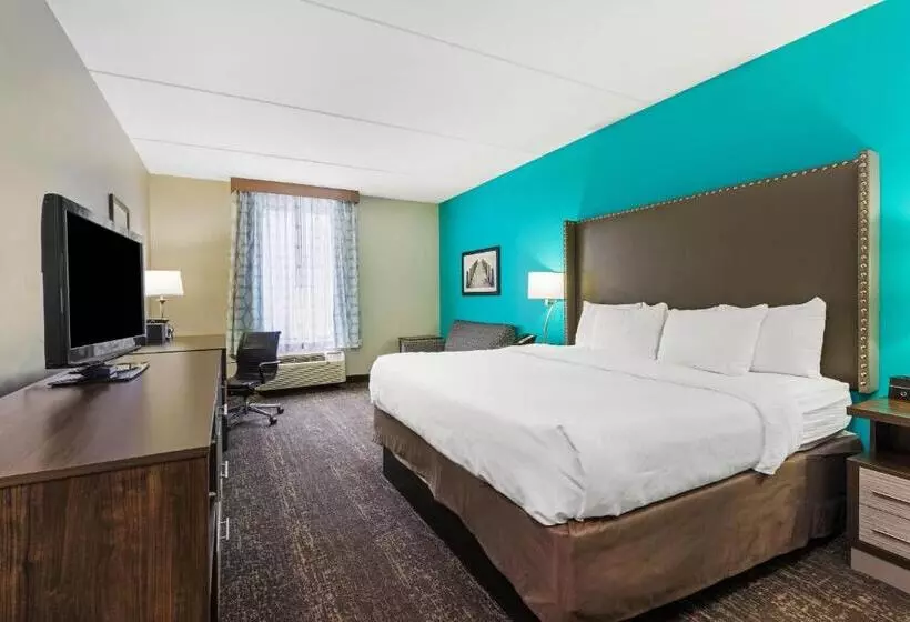 اتاق اجرایی با تخت بزرگ, La Quinta By Wyndham Jamestown
