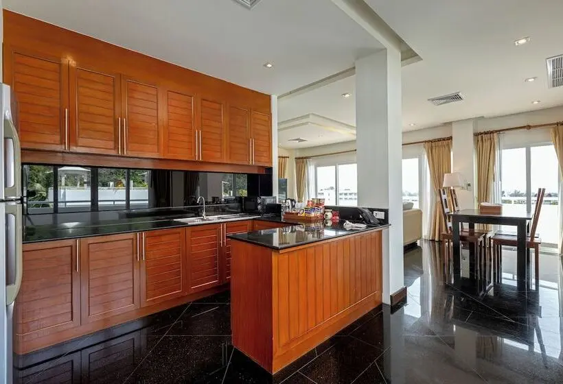 スイート, Phunawa Resort Phuket Karon Beach