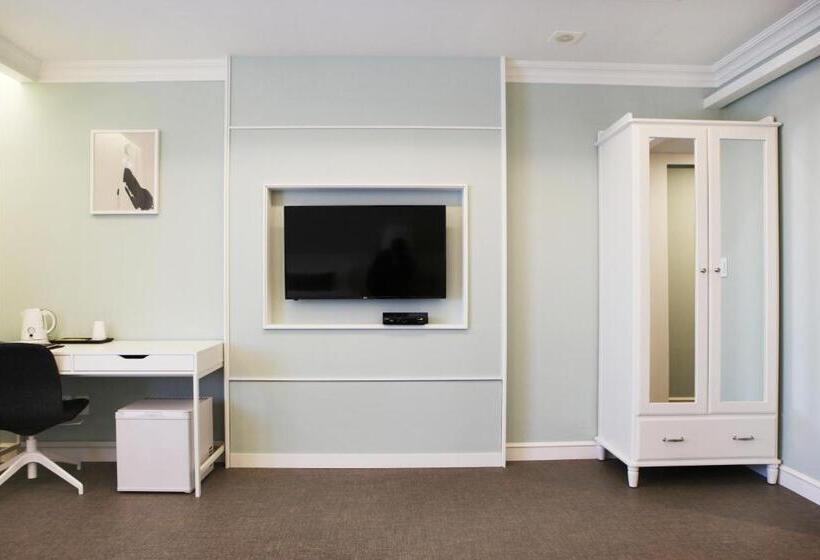 Családi Szoba, Polaris