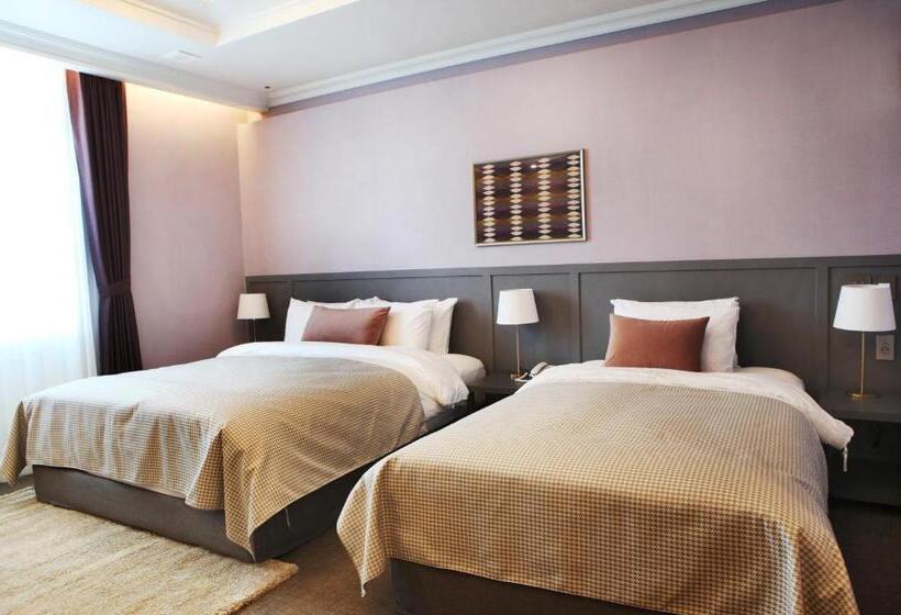 Family Room, Polaris