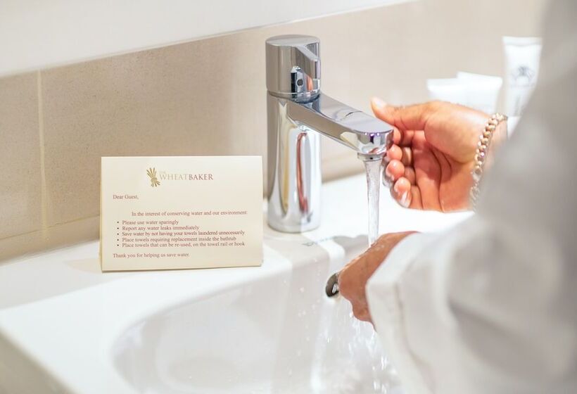 اتاق اجرایی, The Wheatbaker