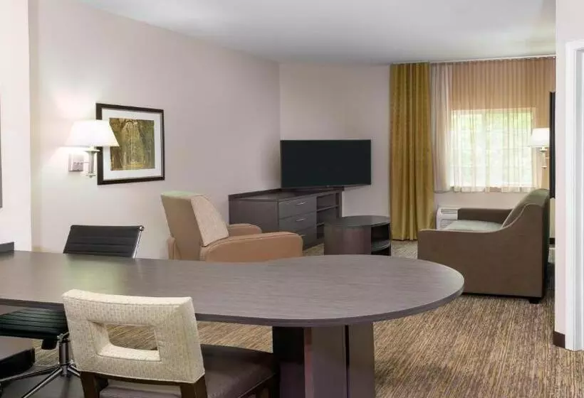 キングサイズベッドのスイートルーム, Candlewood Suites Athens, An Ihg