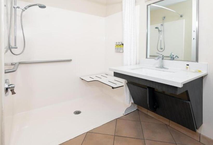 جناح, Candlewood Suites Athens, An Ihg