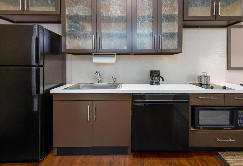 جناح, Candlewood Suites Athens, An Ihg