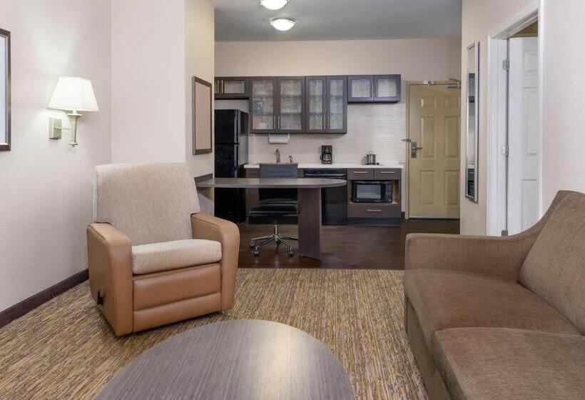 جناح, Candlewood Suites Athens, An Ihg