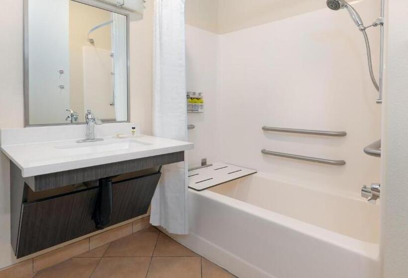 スタンダードスタジオ, Candlewood Suites Athens, An Ihg