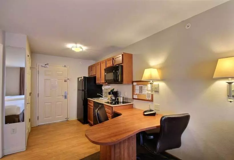 身障者適用スイートルーム, Candlewood Suites Milwaukee Airport   Oak Creek, An Ihg