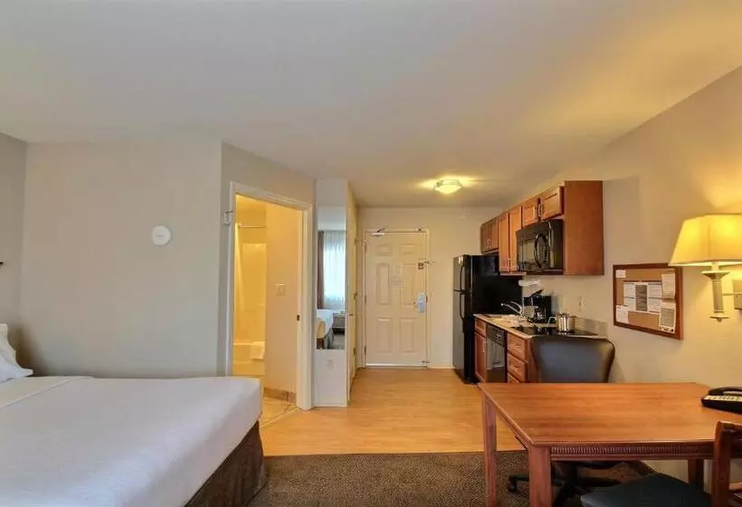 キングサイドベッドのスタンダードワンルーム, Candlewood Suites Milwaukee Airport   Oak Creek, An Ihg