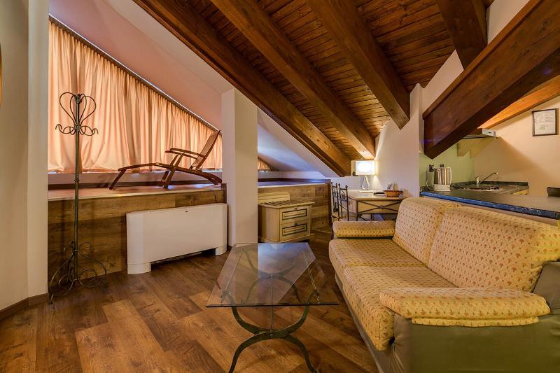 غرفة قياسية حمام مشترك, Yamagataya