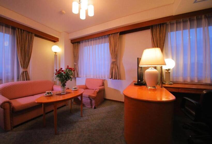 סוויטת ג'וניור, Ise Pearl Pier