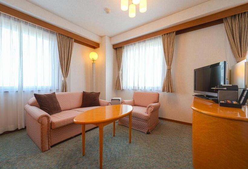 סוויטת ג'וניור, Ise Pearl Pier