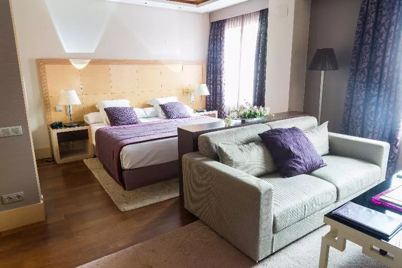سوئیت پریمیوم, Nexus Valladolid Suites &