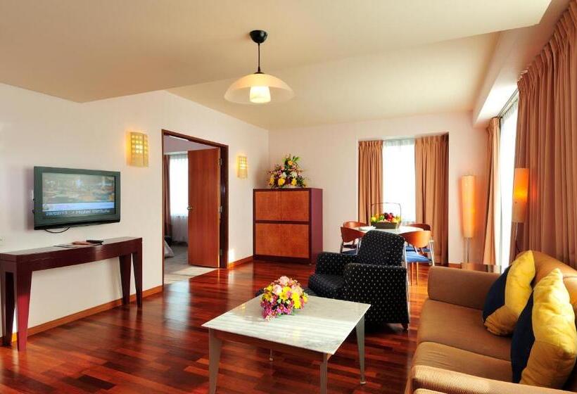 جناح مطلّ علي البحر, Parkcity Everly