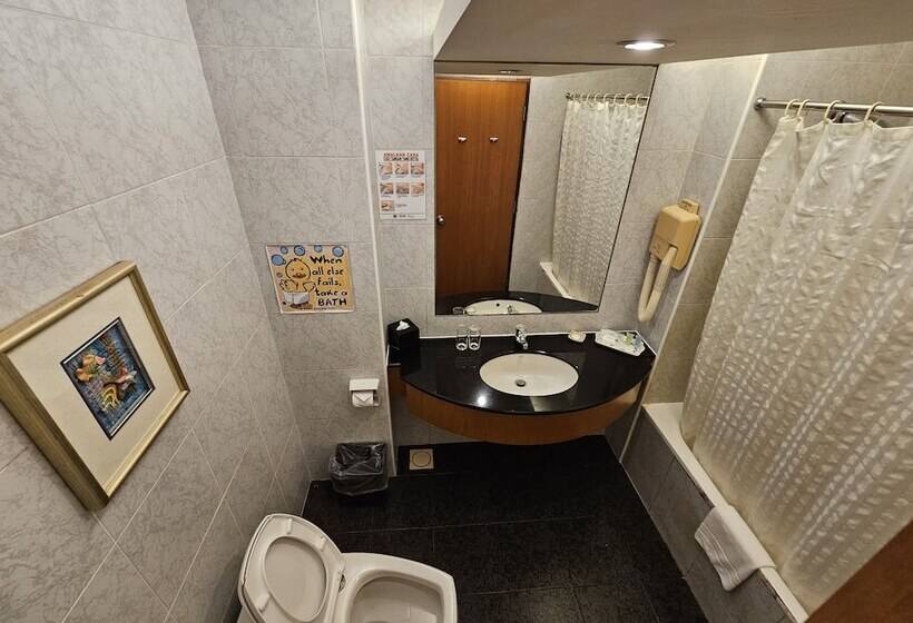 غرفة تنفيذية, Parkcity Everly