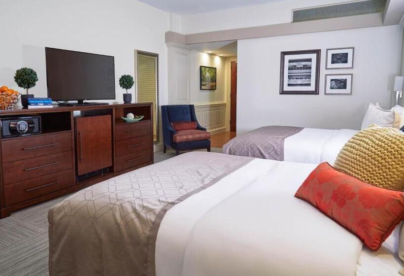 Номер Стандарт, Rizzo Center, A Destination By Hyatt