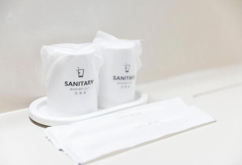 غرفة قياسية فردية, Sunny Stone