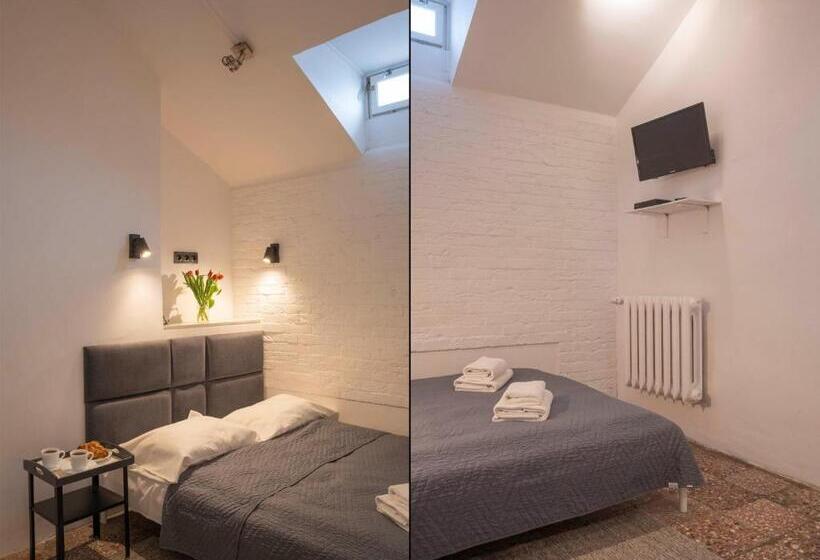 Quarto Estandar Banheiro Compartilhado, New World St Hostel And Private Room