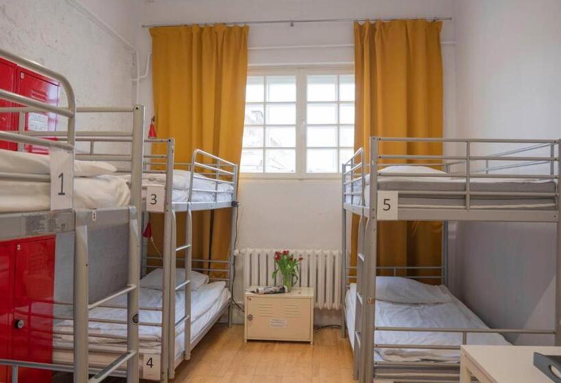 Cama em Quarto Compartilhado, New World St Hostel And Private Room