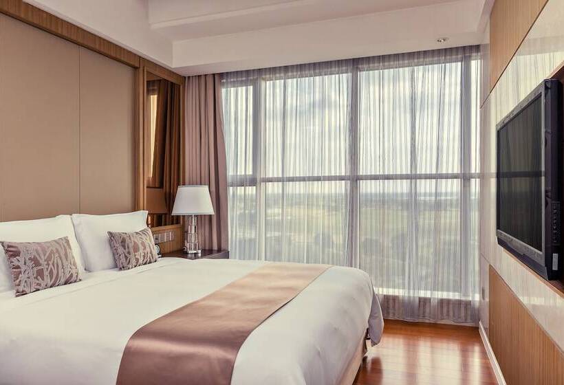 سوئیت با چشم‌انداز زمین گلف, Crowne Plaza Shanghai Anting Auto City