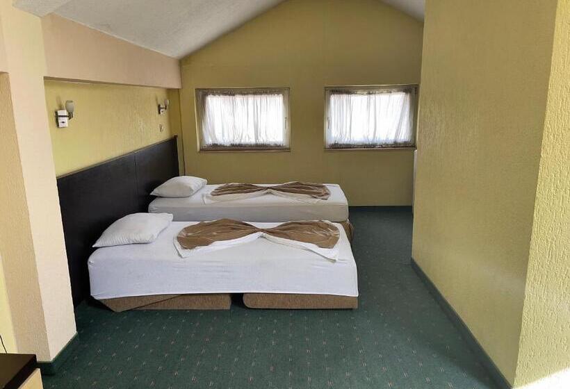 اتاق استاندارد سه نفره, Ilinden