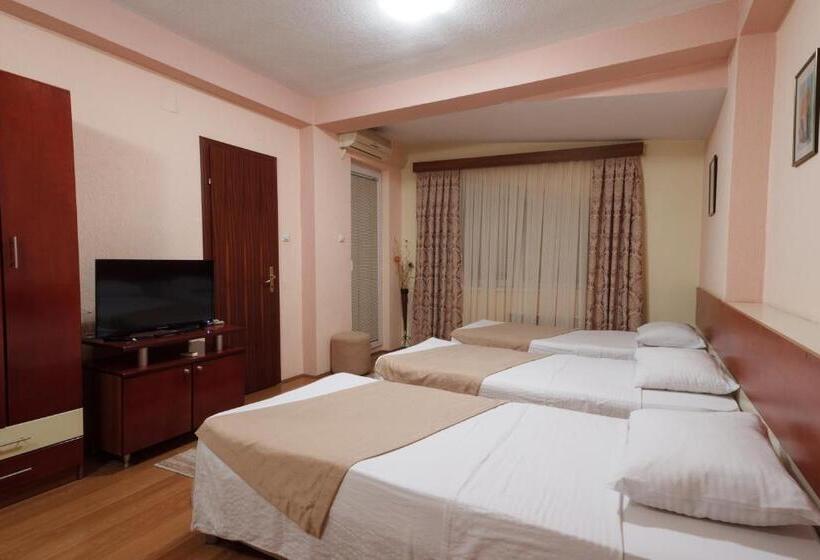 اتاق استاندارد سه نفره, Ilinden