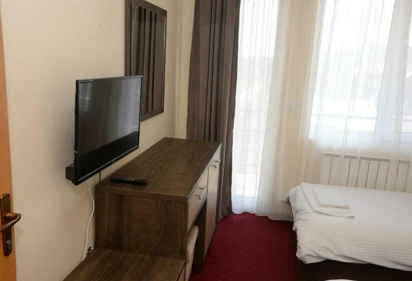 استودیو استاندارد با بالکن, Istatov