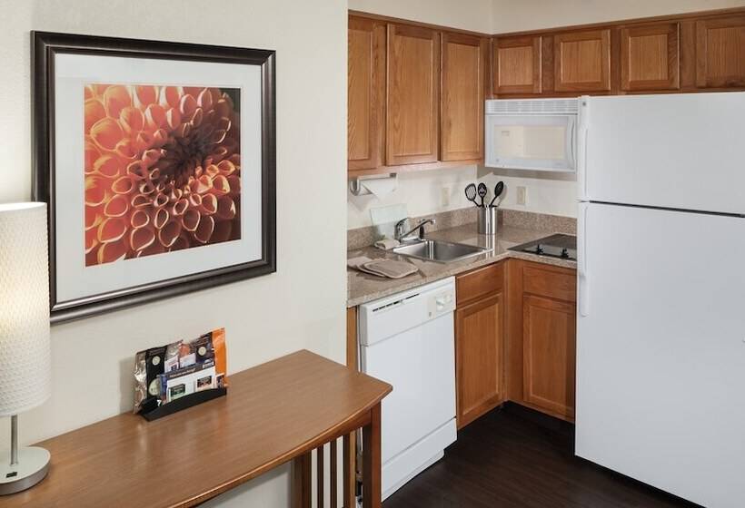 جناح, Staybridge Suites Jackson, An Ihg