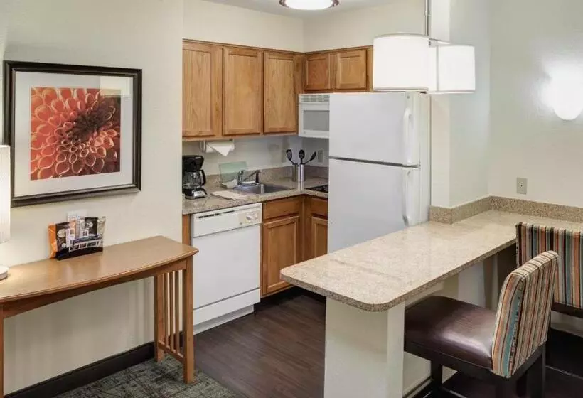 キングサイズベッドのスイートルーム, Staybridge Suites Jackson, An Ihg