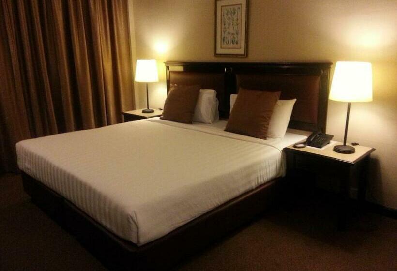اتاق اجرایی با تخت بزرگ, Mimosa Hotel Melaka