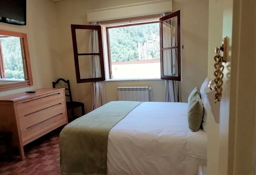 غرفة قياسية, Adelaide