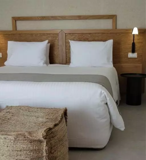 Suite with Pool, Alexandra Beach