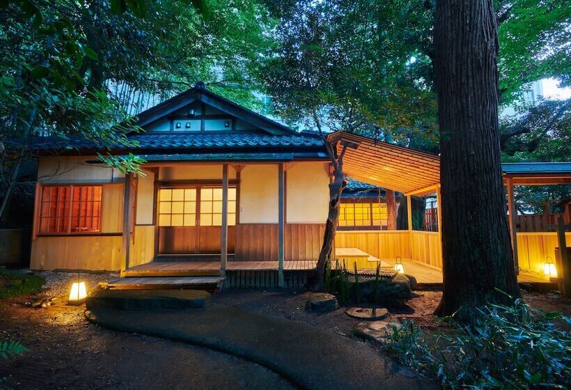 سوییت لوکس, Araya Totoan