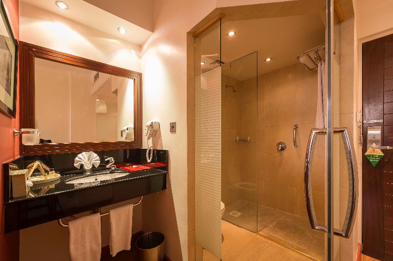 اتاق لوکس, Araya Totoan