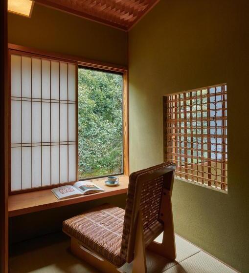 اتاق استاندارد با چشم‌انداز باغ, Araya Totoan