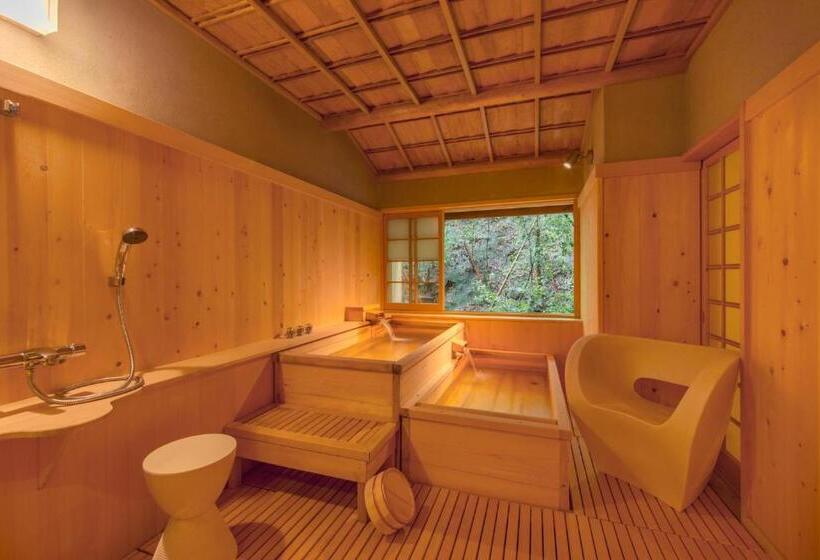 اتاق لوکس, Araya Totoan